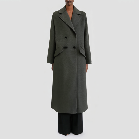 Loose-fitting coat with patch pockets
