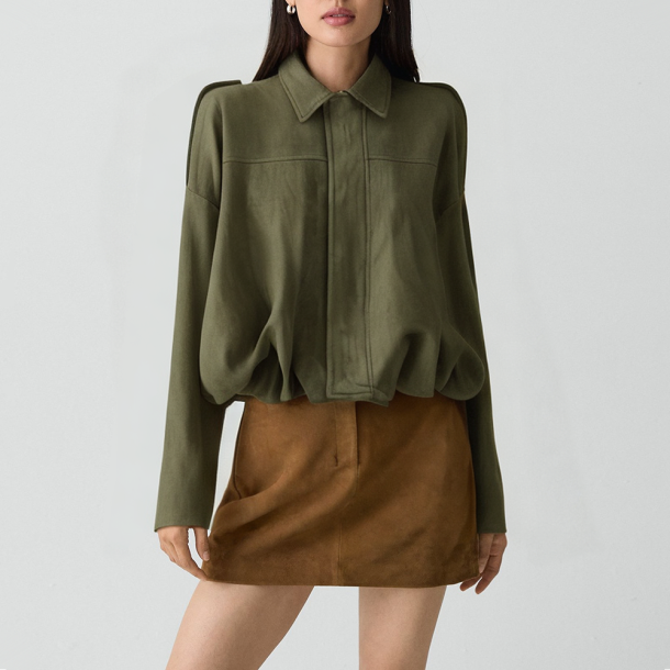 Loose-fitting women's bomber jacket with a lapel collar