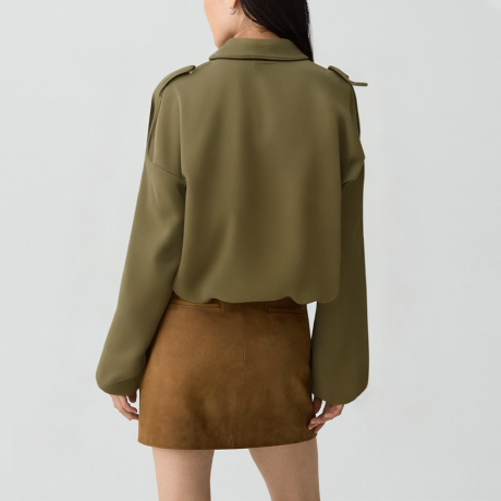 Loose-fitting women's bomber jacket with a lapel collar