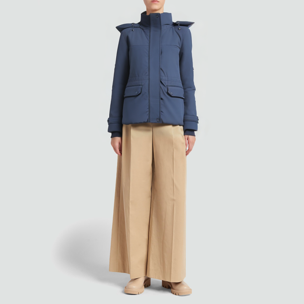 Windproof and waterproof hooded down jacket