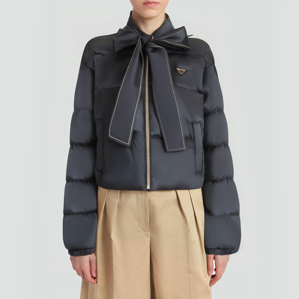 Black short down parka with a bow collar