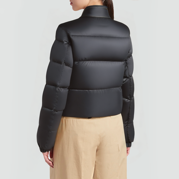 Black short down parka with a bow collar