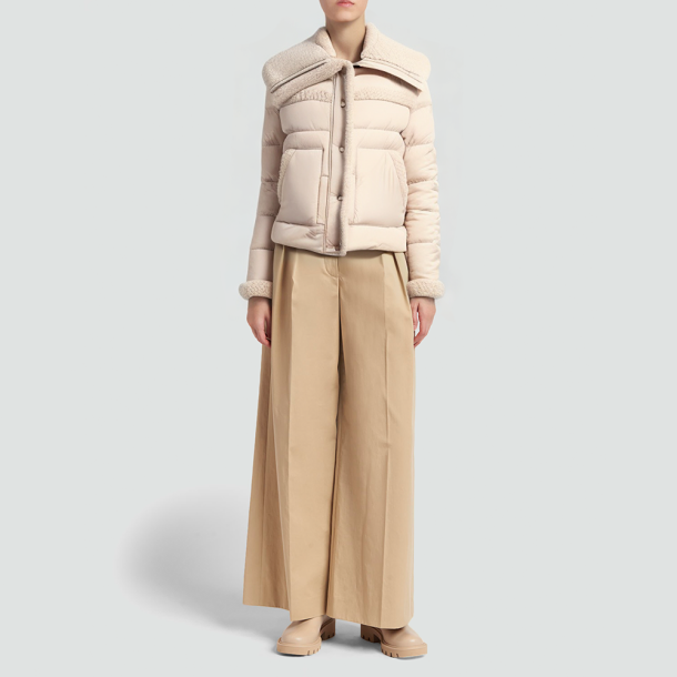 Short down jacket made with a camel hair blend